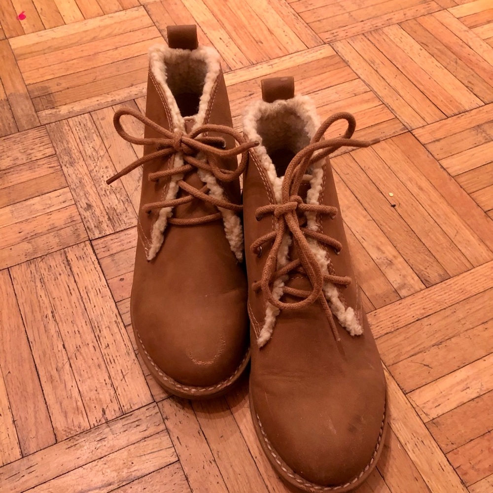 Camel booties